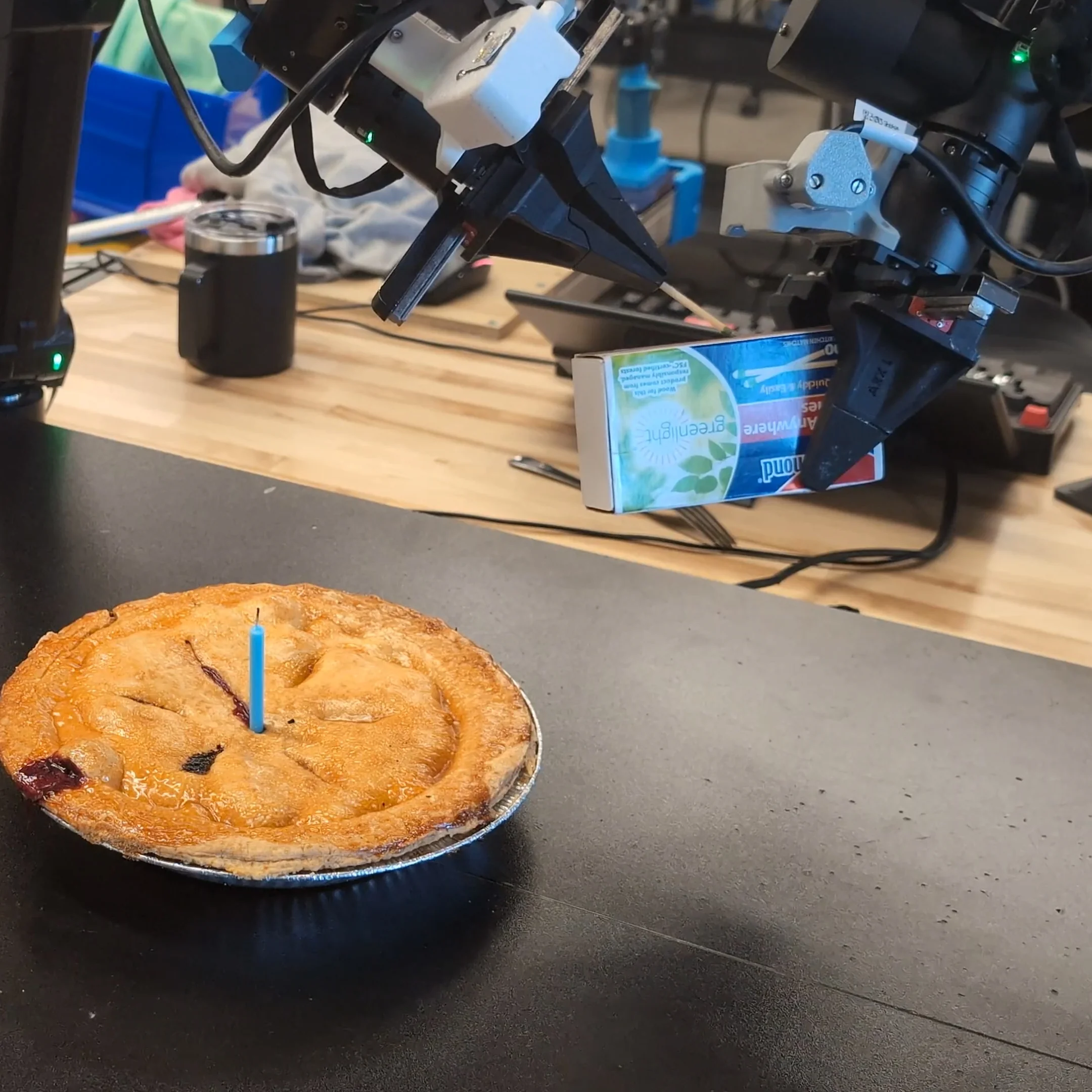 RTC 在 +200ms 额外延迟注入下仍可支持点火柴点蜡烛这类高动态闭环操作